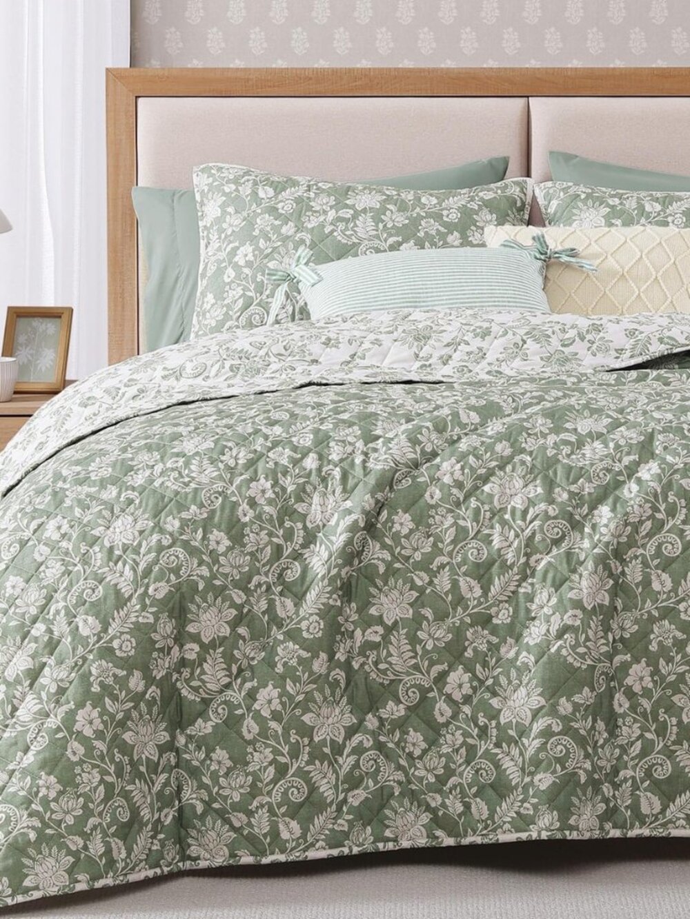 Queen Quilt Set-3 Pieces Soft Bedding Floral Paisley Reversible Coverlet